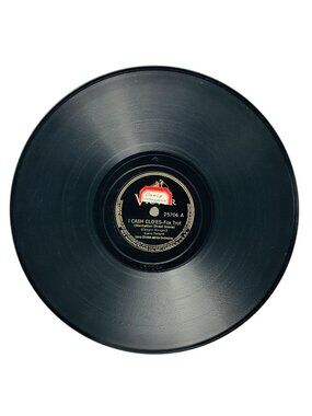 Larry Clinton I Cash Clo'es 10 Inch Shellac 78 RPM Record Victor 25704 VG+